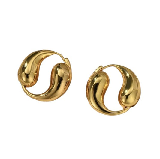 Della Gold Teardrop Earring